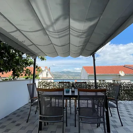 Delux Eva * 特罗吉尔